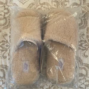 1 pair available. Cream color Sherpa slip hard bottomed slippers. Size 9/10
